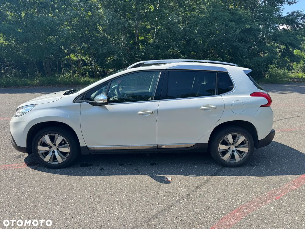 Peugeot 2008 1.2 Pure Tech Allure S&S - 2