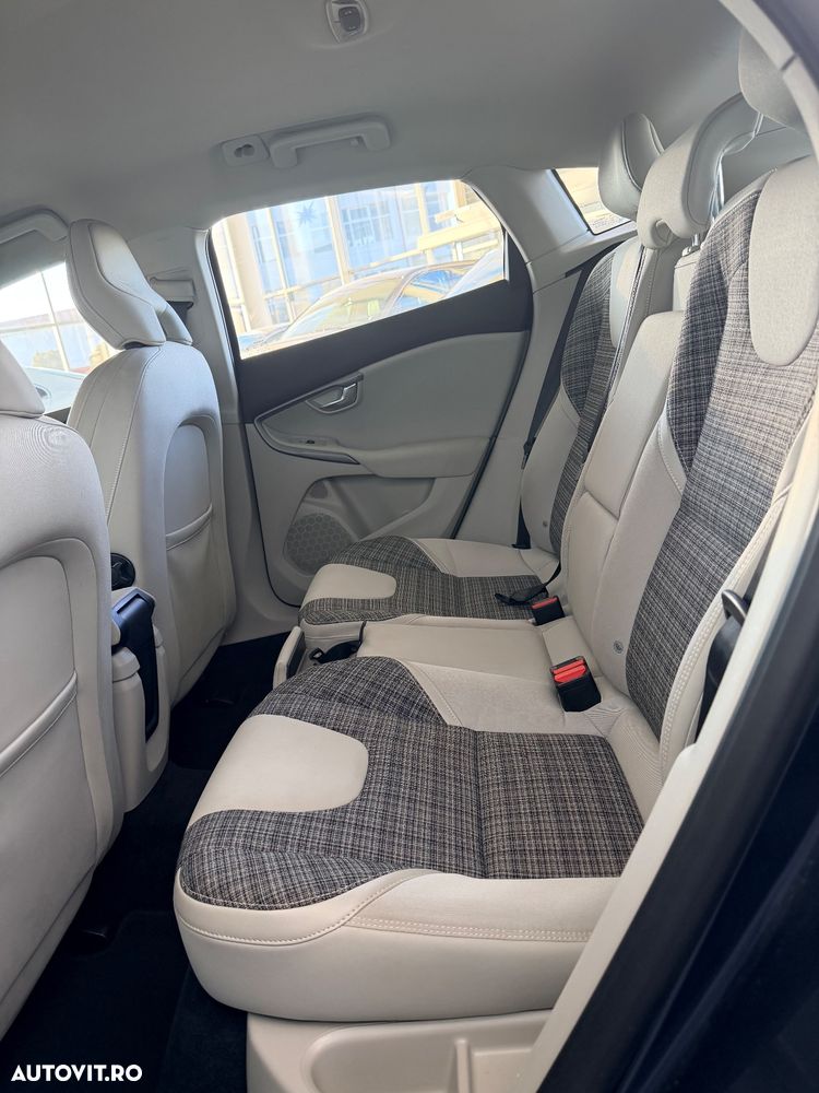 Volvo V40 D3 Geartronic Momentum - 33