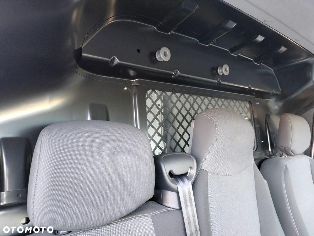 Nissan NV400 - 21
