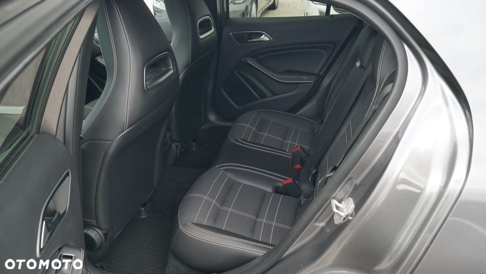 Mercedes-Benz GLA - 16