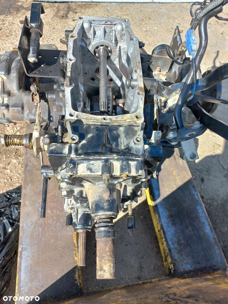 Yanmar F145 skrzynia biegów,wał,most,atak,zwrotnica,zwolnica,układ planetarny,maska,grill,most,silnik, - 9