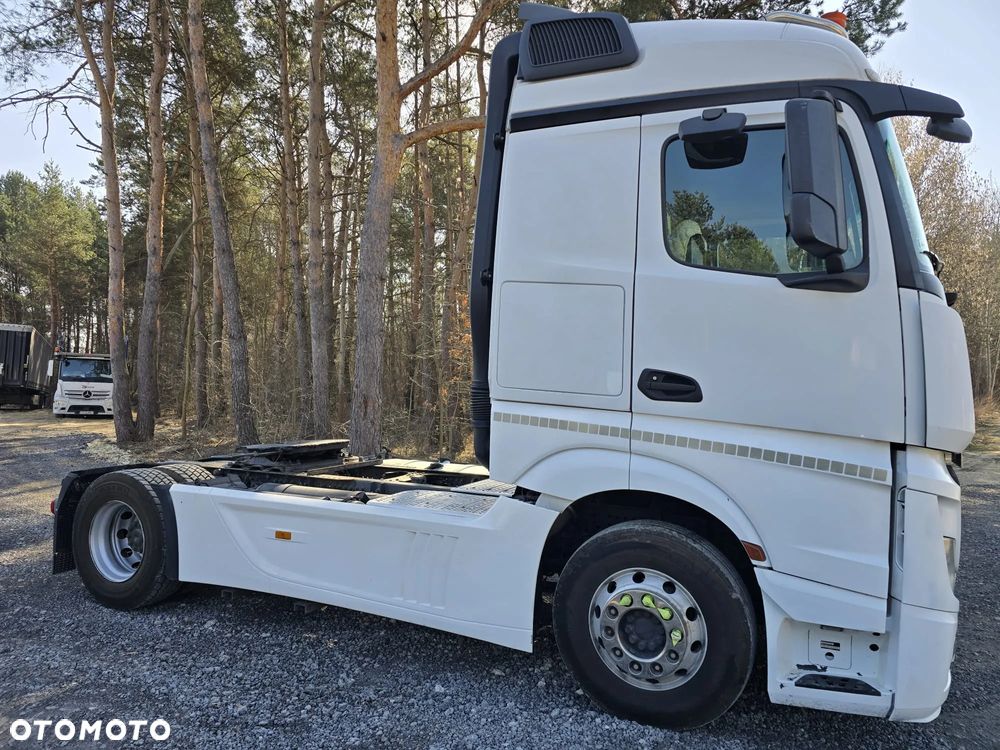 Mercedes-Benz Actros - 4