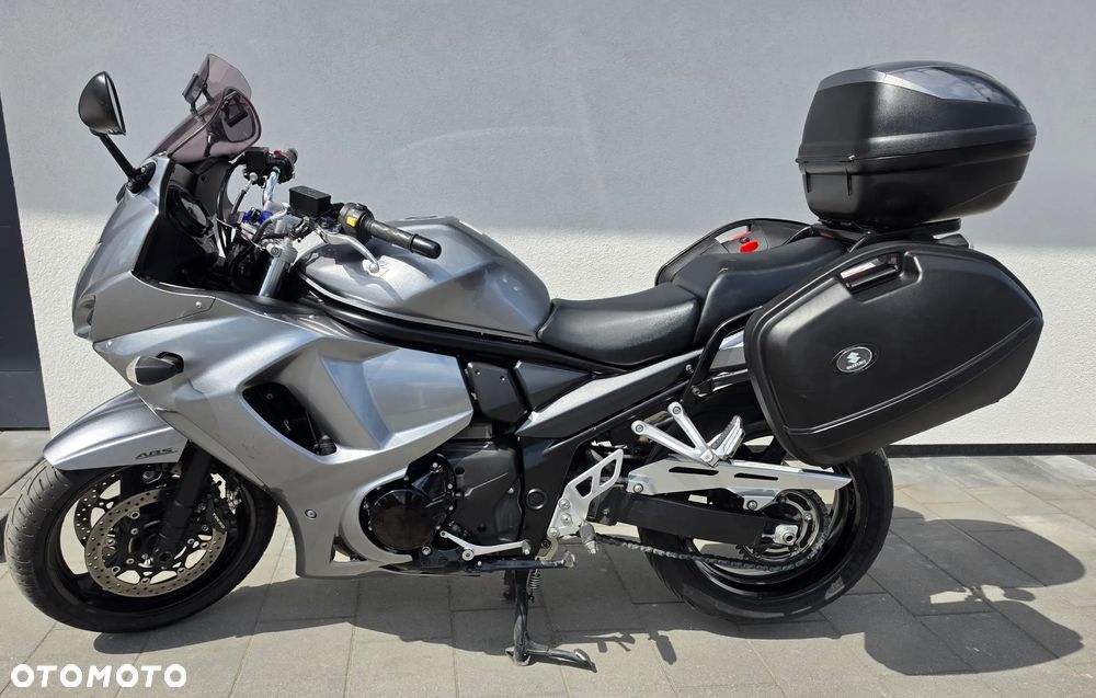 Suzuki GSX - 13