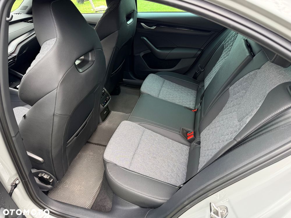 Skoda Octavia 2.0 TDI Sportline DSG - 26