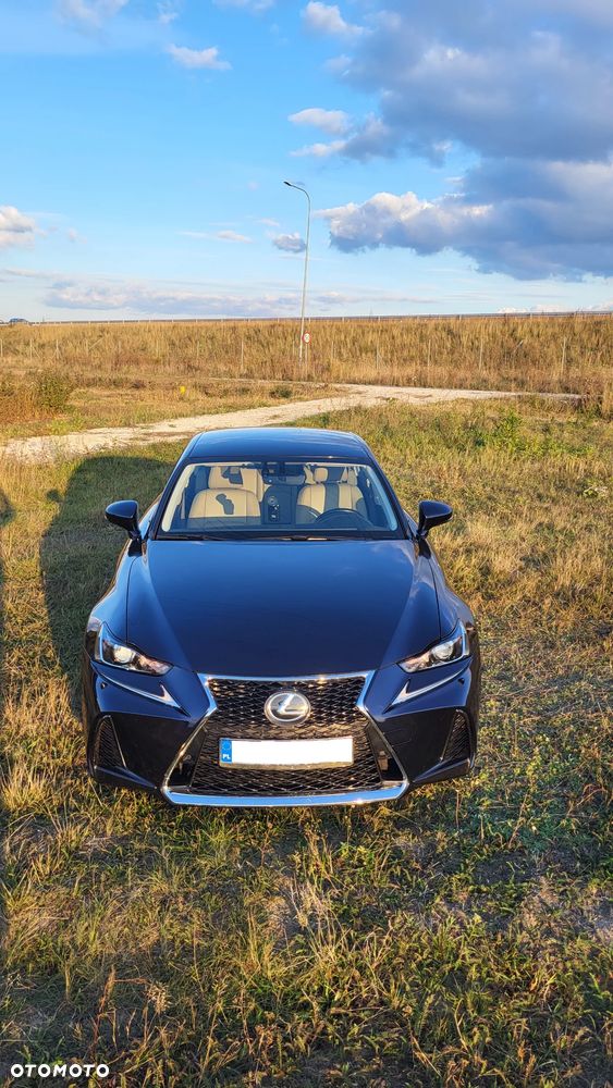Lexus IS 200t / 300 F Sport - 9
