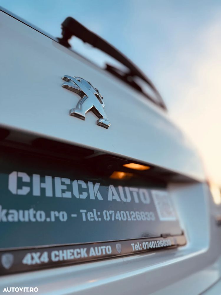 Peugeot 508 Hybrid4 - 8