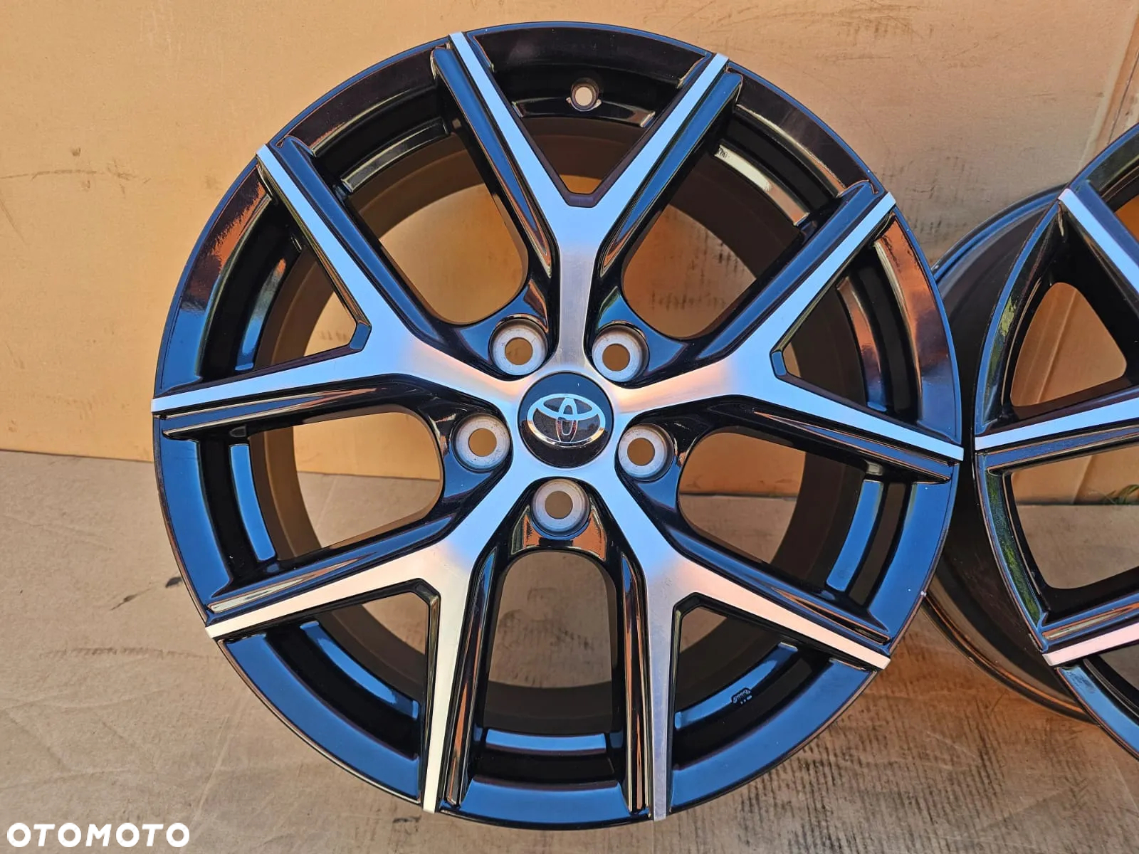 (F146) OE Toyota Rav4 Hyundai Kia Honda Infiniti Lexus Mazda Mitsubishi Nissan Subaru Suzuki / 7,5x18 ET45 5x114.3 - 2