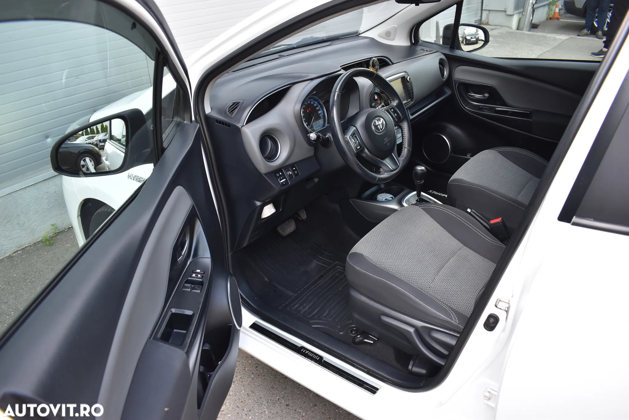 Toyota Yaris 1.5 VVT-i HSD Luna - 16