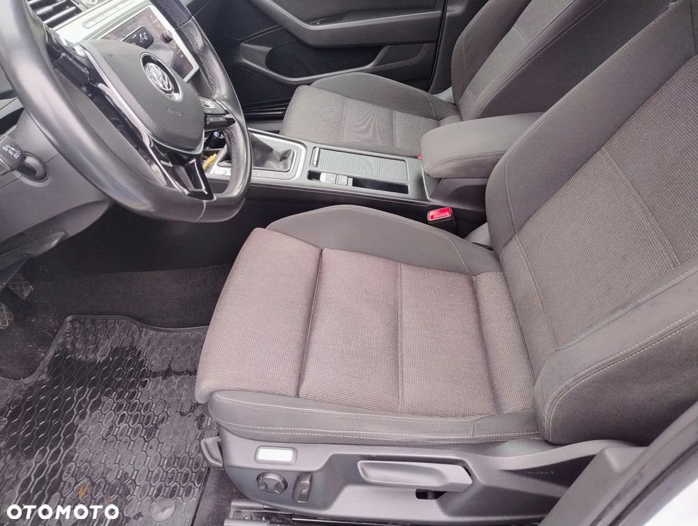 Volkswagen Passat - 8