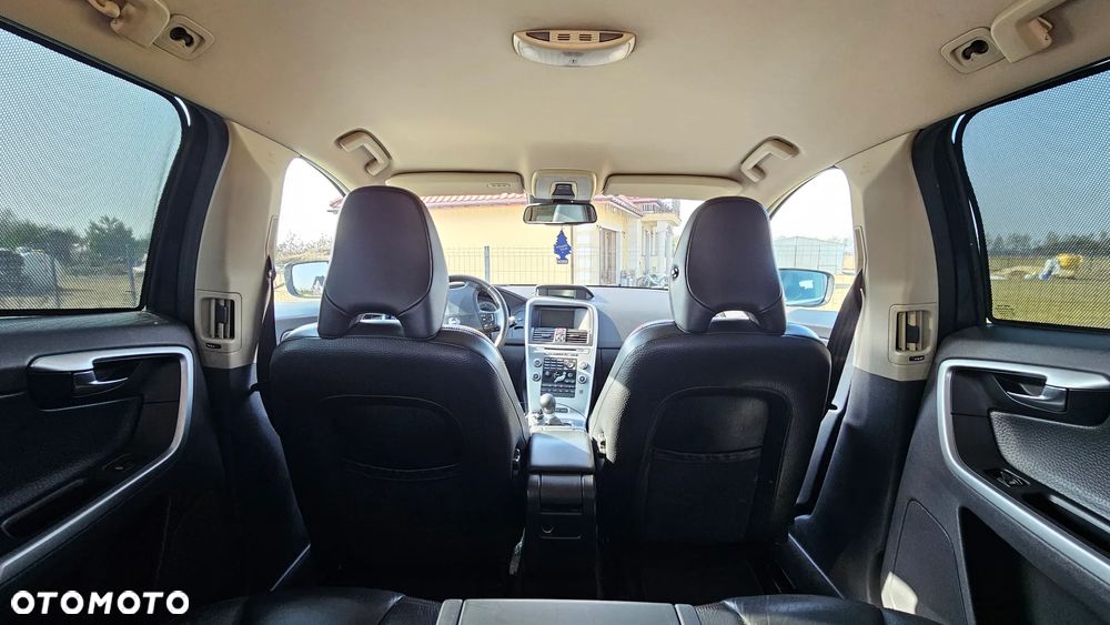 Volvo XC 60 D5 AWD - 9
