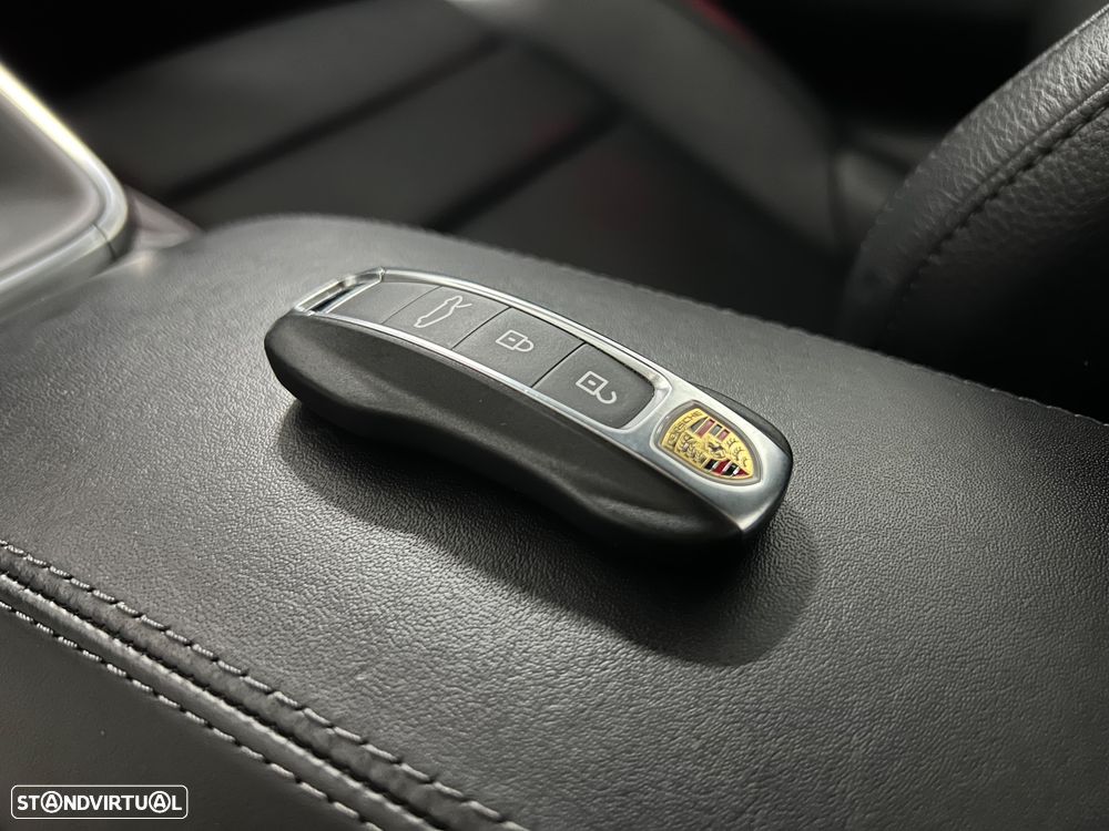 Porsche 911 Série F - 24