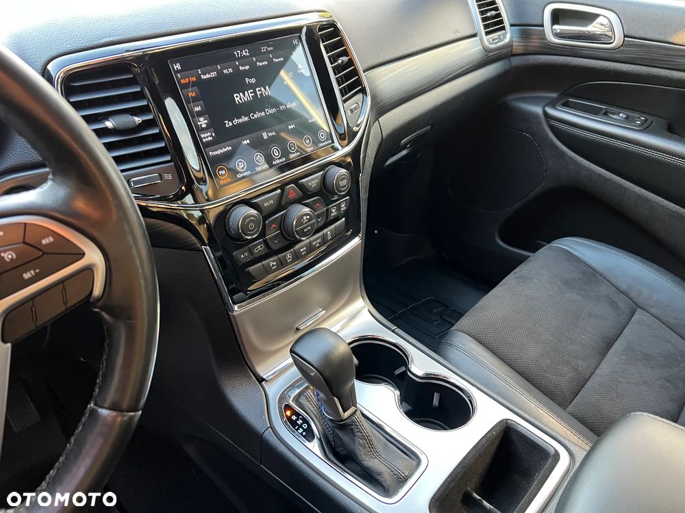 Jeep Grand Cherokee - 16