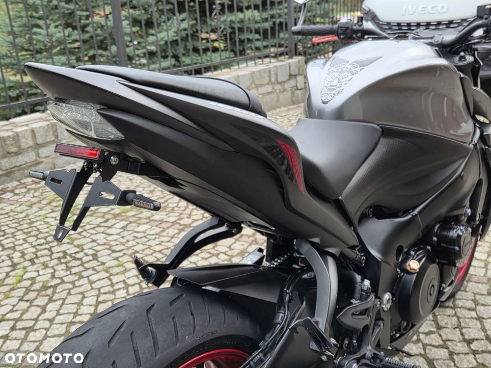 Suzuki GSX - 38