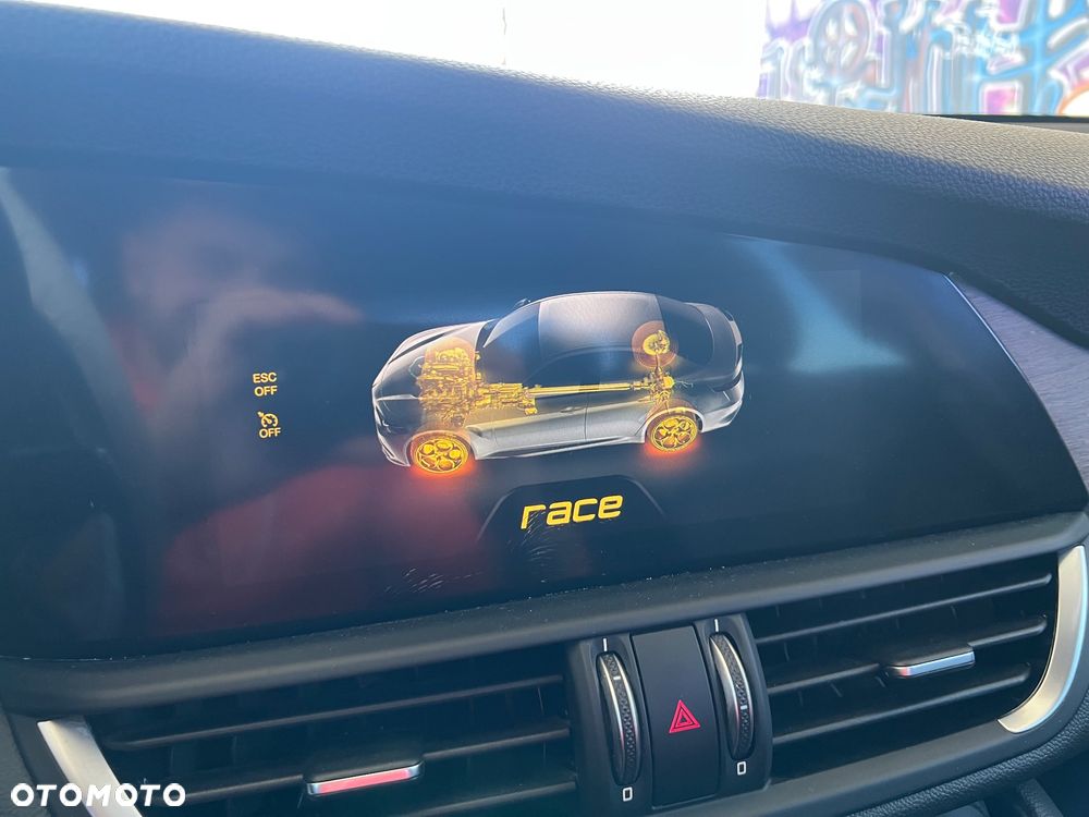 Alfa Romeo Giulia 2.0 Turbo 16V AT8 Veloce Ti - 22