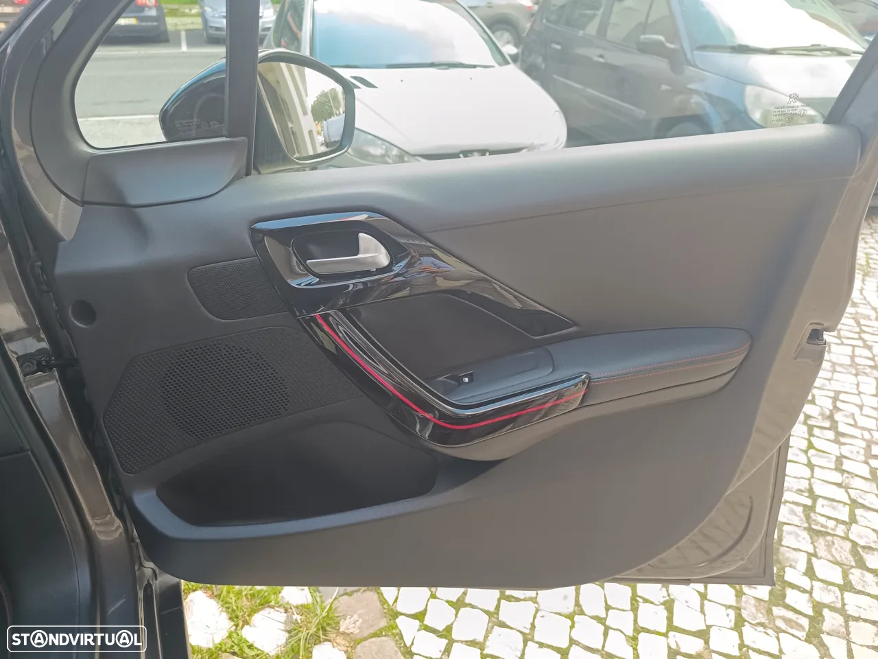 Peugeot 2008 1.2 PureTech GT Line - 29