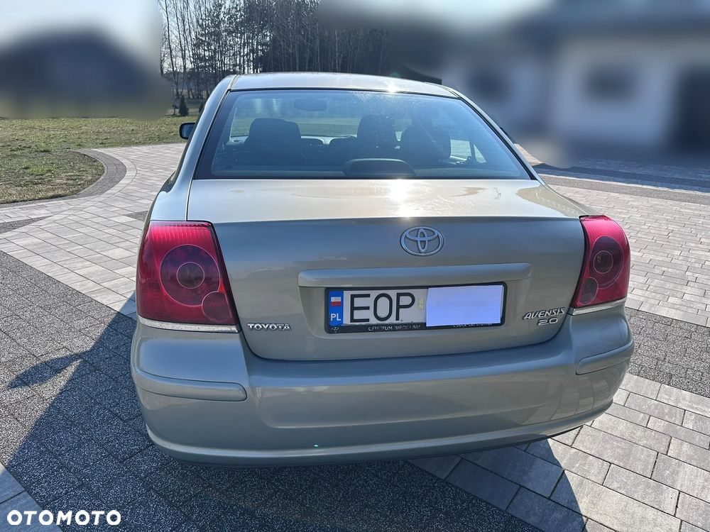 Toyota Avensis 2.0 VVT-i High - 2