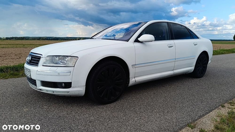 Audi A8 4.2 L Quattro - 2