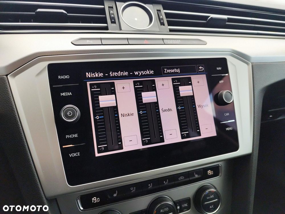 Volkswagen Passat - 24