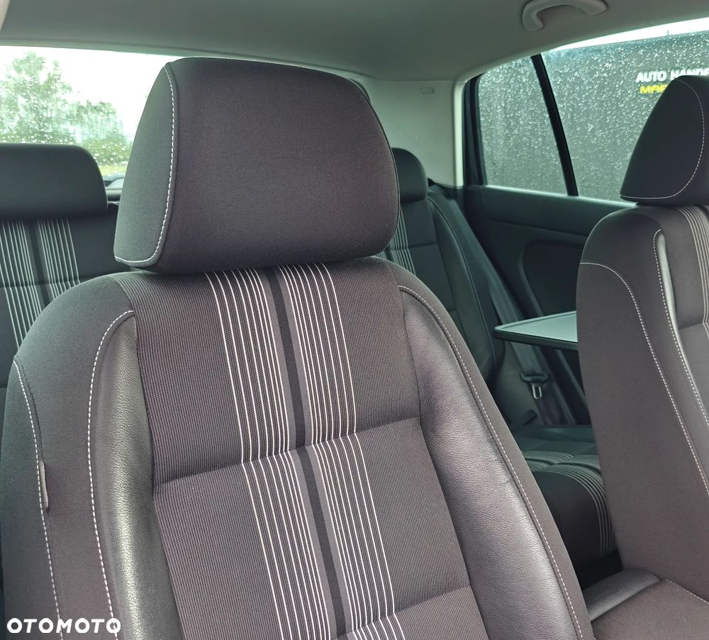 Volkswagen Touran - 16