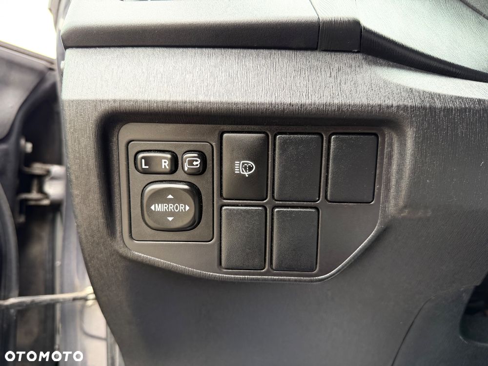 Toyota Prius 1.8 HSD Premium - 30