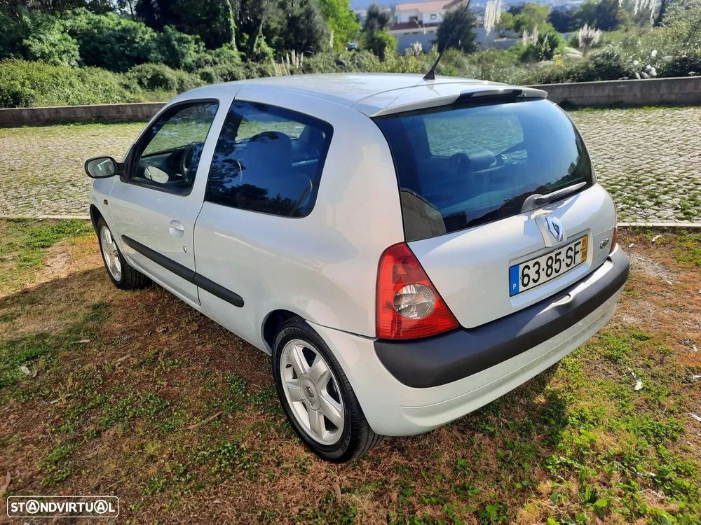 Renault Clio 1.2 16V Confort Privilège - 4