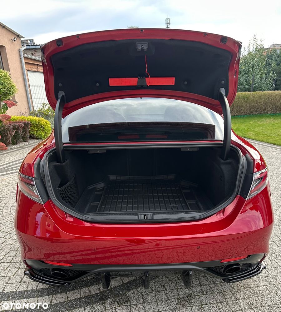 Alfa Romeo Giulia 2.0 Turbo 16V AT8 Veloce - 16