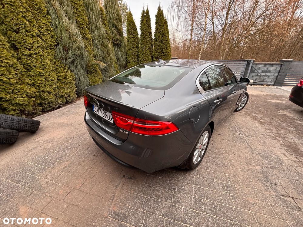 Jaguar XE 2.0 D Portfolio - 33