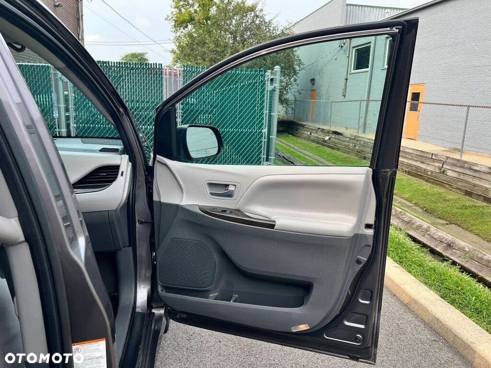 Toyota Sienna 3.5 V6 XLE AWD - 20