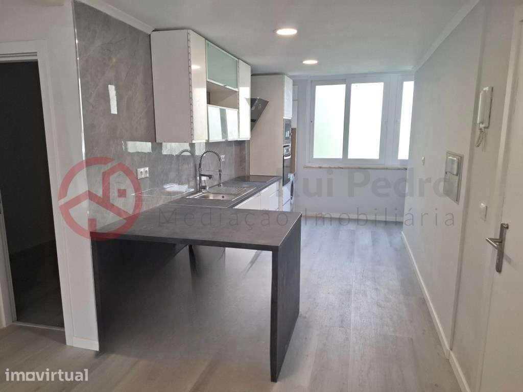 Apartamento T2 totalmente remodelado em Benfica - Grande imagem: 3/30