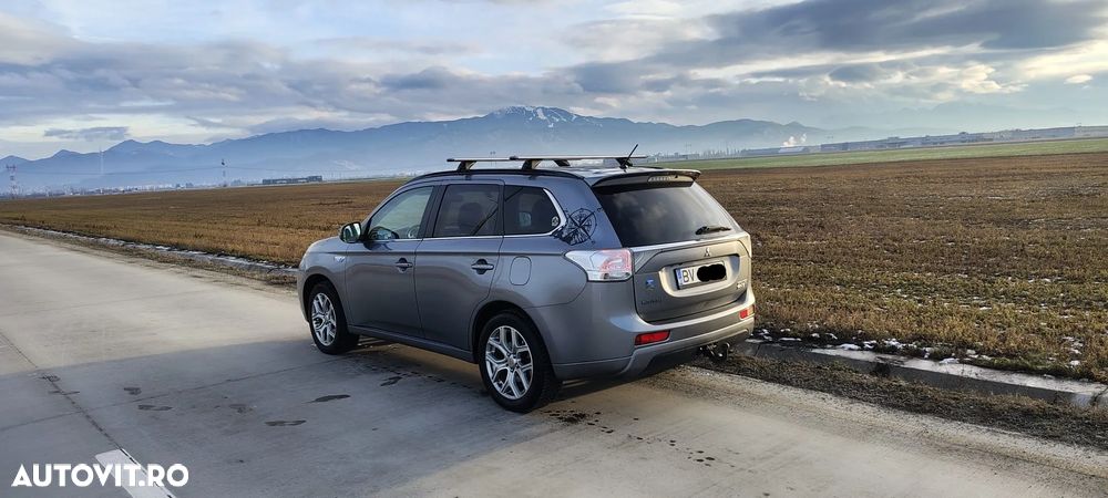 Mitsubishi Outlander - 1