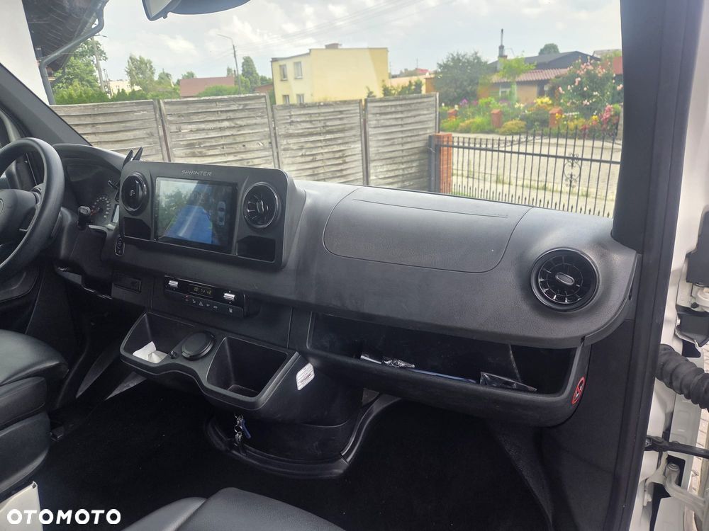 Mercedes-Benz SPRINTER - 28