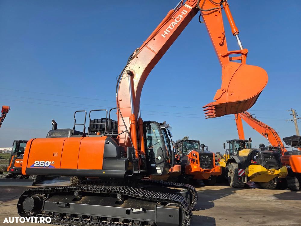 Hitachi ZX250LC-6, 2020, 4.294h, 28t, cupa NOUA 1,55mc, lant 95% bun doar 136h mars, Consum mediu 11l/h, 3 pompe hidr HITACHI, produs in JAPOANIA, inst picon pe brate, camera spate si laterale, Ad sapare 7,5m, posibil leasing, CA NOU-PROMOTIE 106.900 Eur - 1