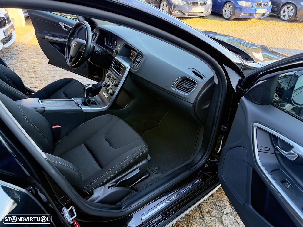 Volvo V60 Cross Country 2.0 D3 Momentum - 51