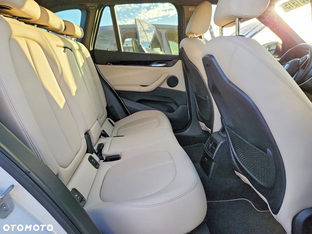 BMW X1 xDrive25i GPF Sport Line - 10