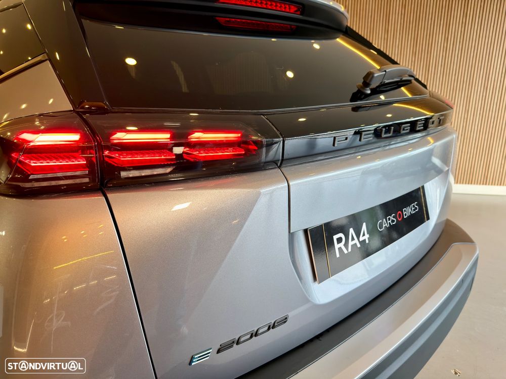 Peugeot e-2008 Allure - 7