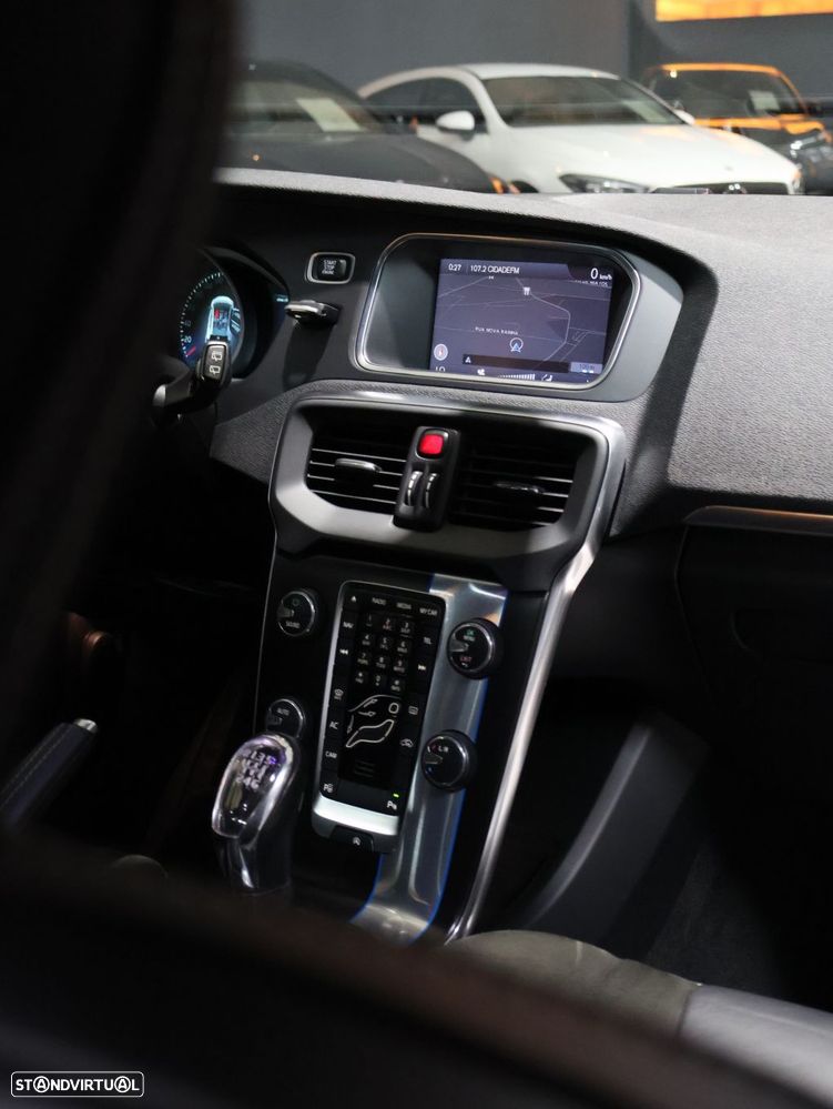 Volvo V40 D2 R Design - 21