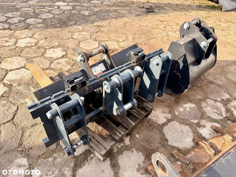 Terex koparko - ładowarka MECALAC TLB980, równe skrętne koła, jak NOWA - 23