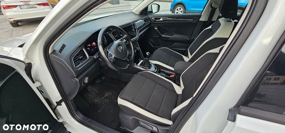Volkswagen T-Roc - 16
