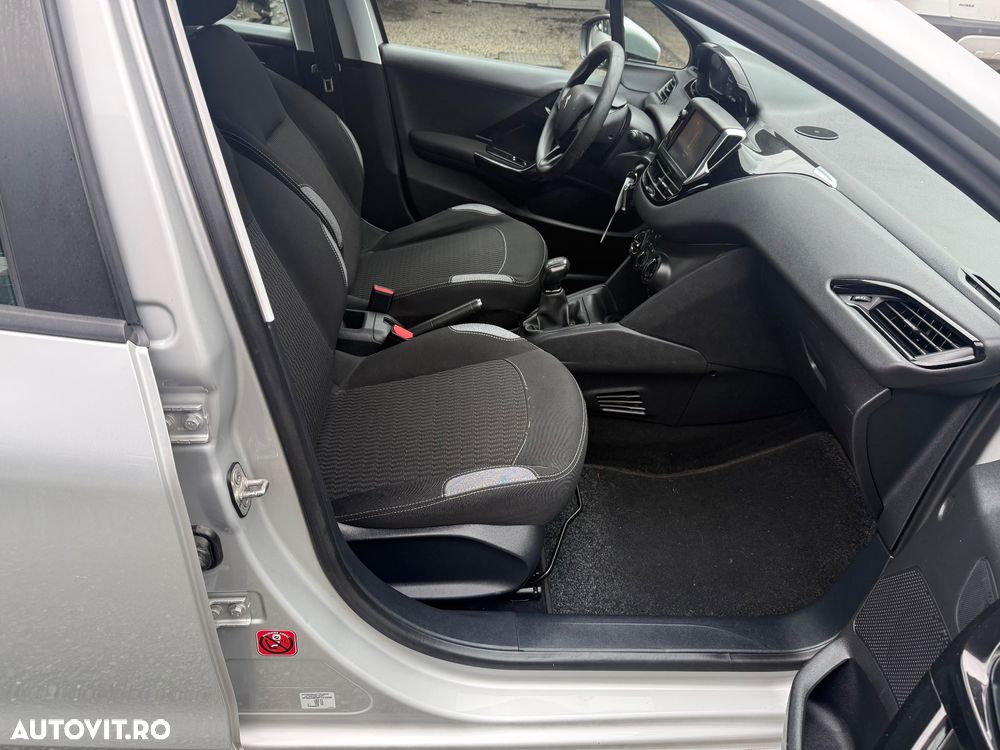 Peugeot 208 82 PureTech Style - 5