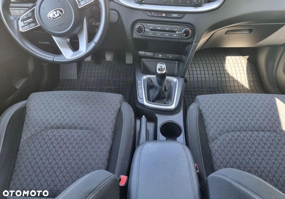 Kia Ceed - 16