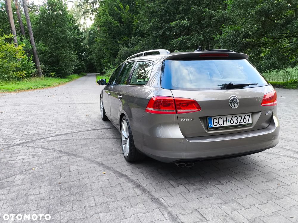 Volkswagen Passat 2.0 TDI DPF BlueMotion Technology Trendline - 11
