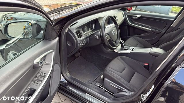 Volvo V60 D3 Geartronic Momentum - 12