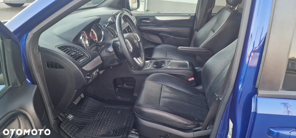 Dodge Grand Caravan - 11