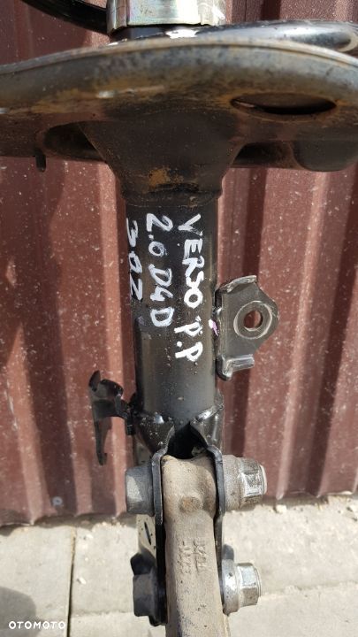 AMORTYZATOR MACPERSON PRZÓD PRZEDNI PRAWY 30 ZĘBÓW  2.0 D4D TOYOTA VERSO 2013 ROK - 2