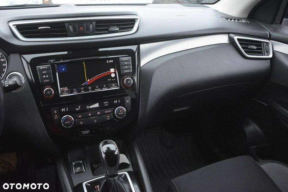 Nissan Qashqai 1.3 DIG-T DCT N-CONNECTA - 24