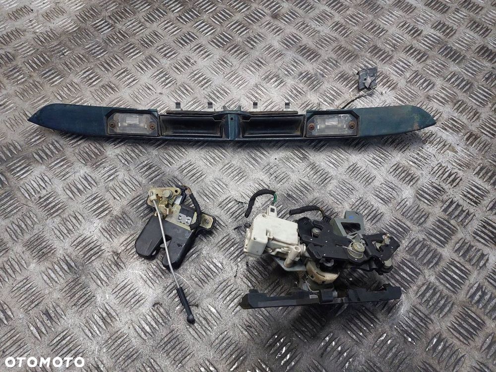 BLENDA KLAPY BAGAŻNIKA + KLAMKA ZAMEK PASSAT B5 SEDAN 3B5827505 - 5