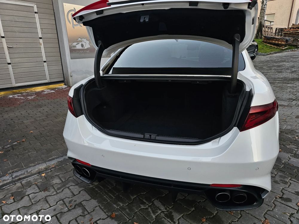 Alfa Romeo Giulia - 10