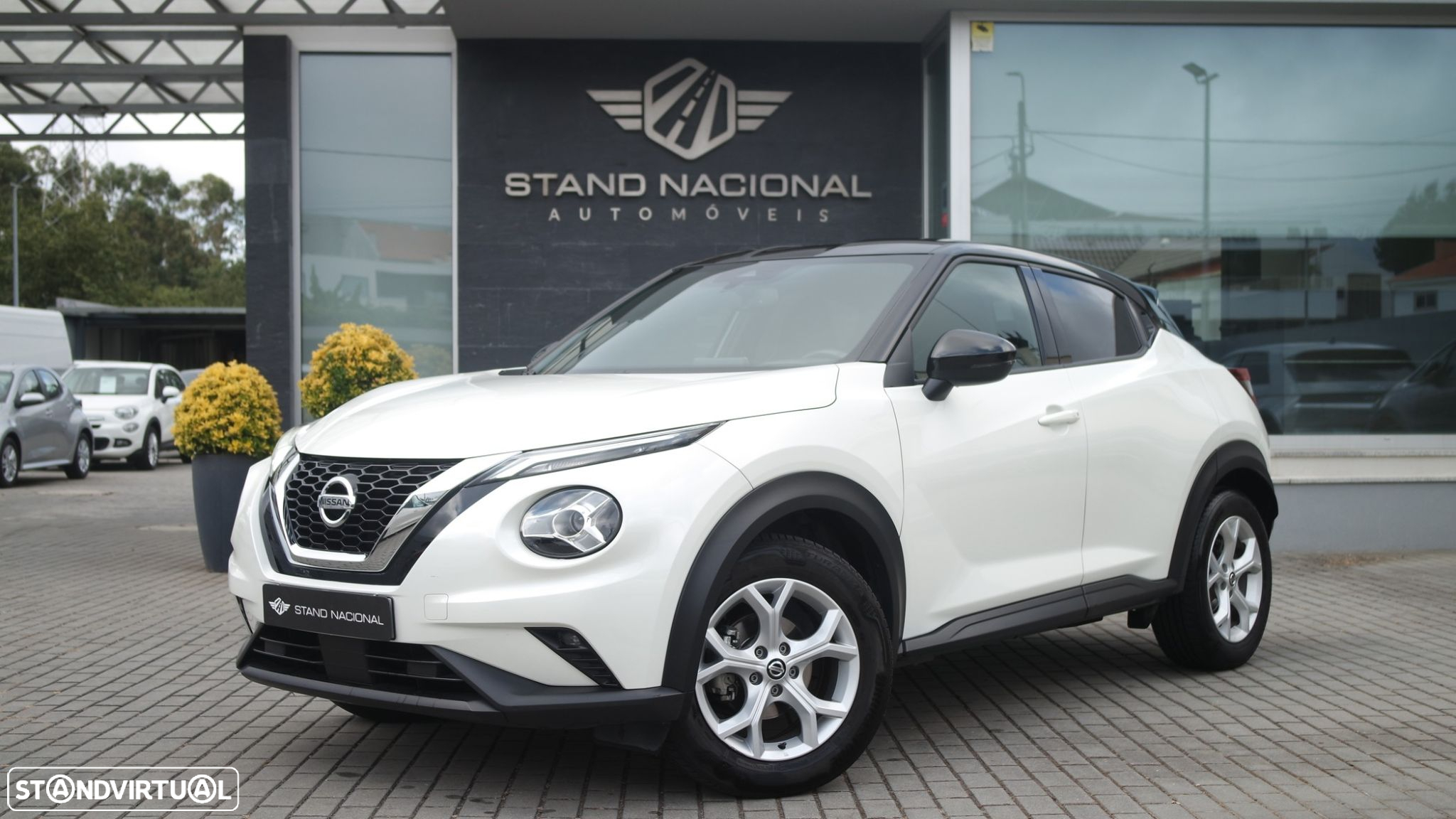 Nissan Juke 1.0 DIG-T N-Connecta DCT - 2