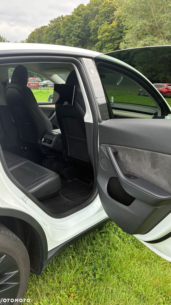 Tesla Model Y - 7