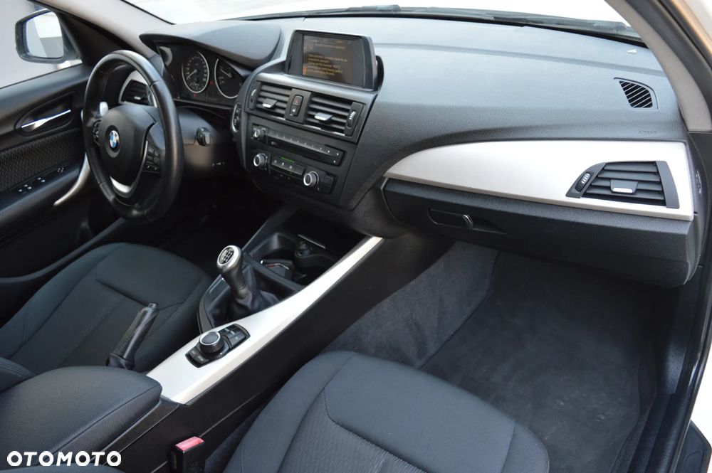 BMW Seria 1 114d Sport Line - 24